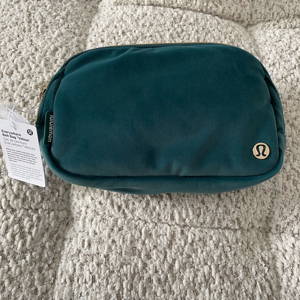 NWT Velour Lululemon bet bag